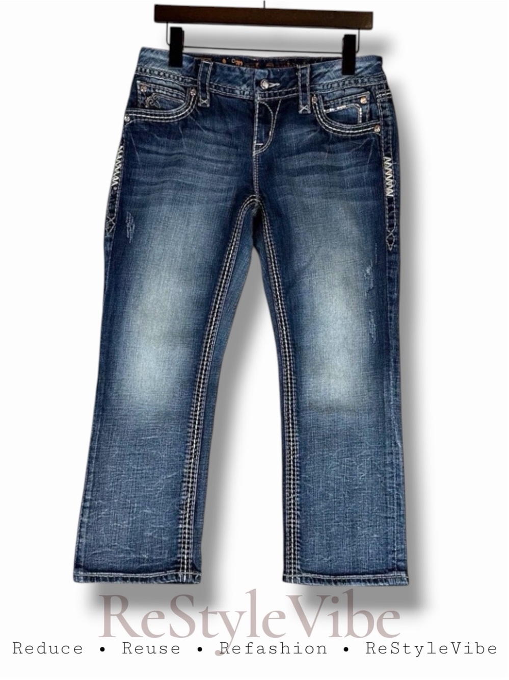 ROCK REVIVAL Womenβs Size 28 Easy Crop Style Fit Stretch Embellished Capri Bling